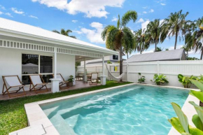 The Bird House - Poolside Haven a Stroll from Beach